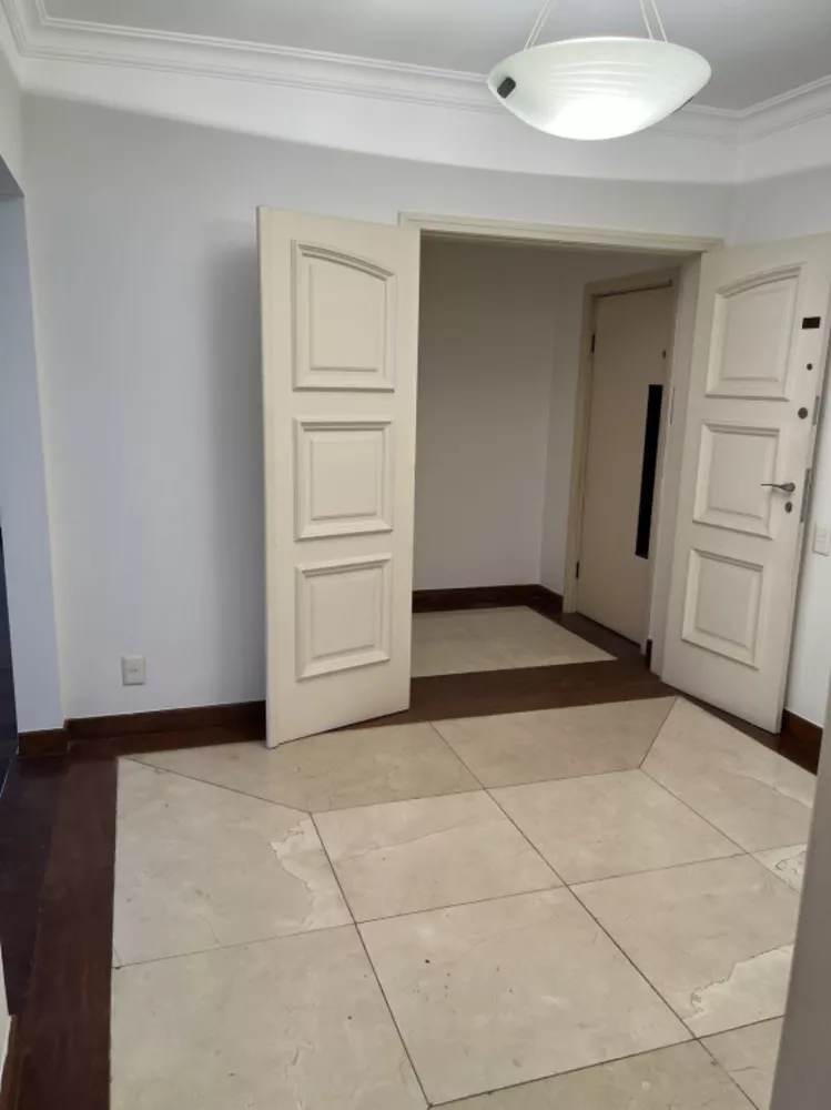 Apartamento para alugar com 3 quartos, 240m² - Foto 2