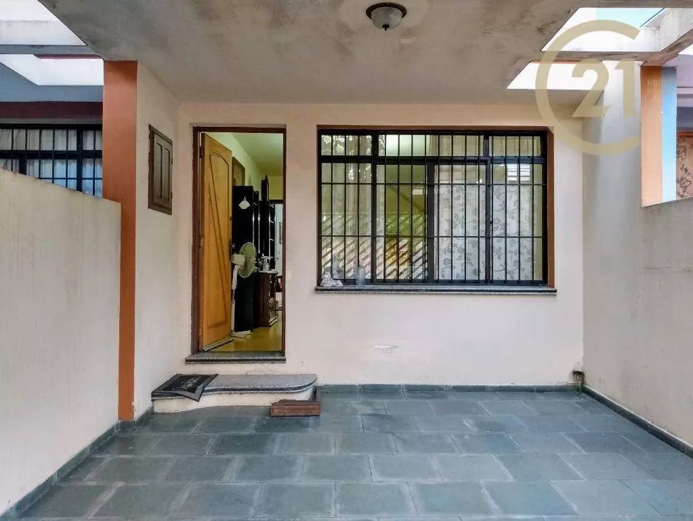 Casa à venda com 3 quartos, 210m² - Foto 2