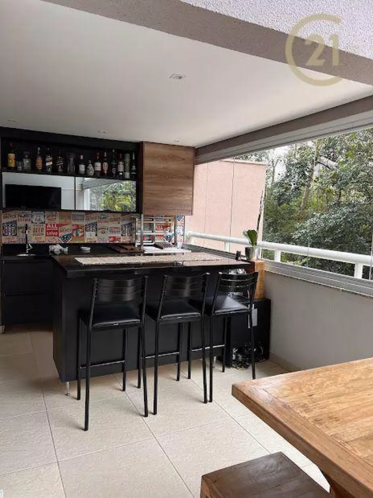 Apartamento à venda com 3 quartos, 238m² - Foto 4