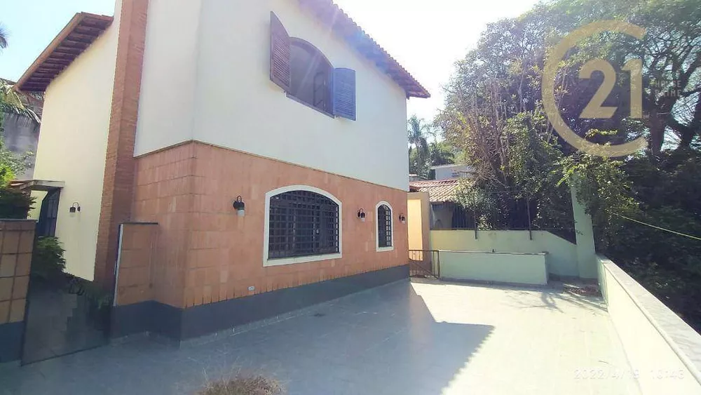 Casa à venda com 4 quartos, 235m² - Foto 1