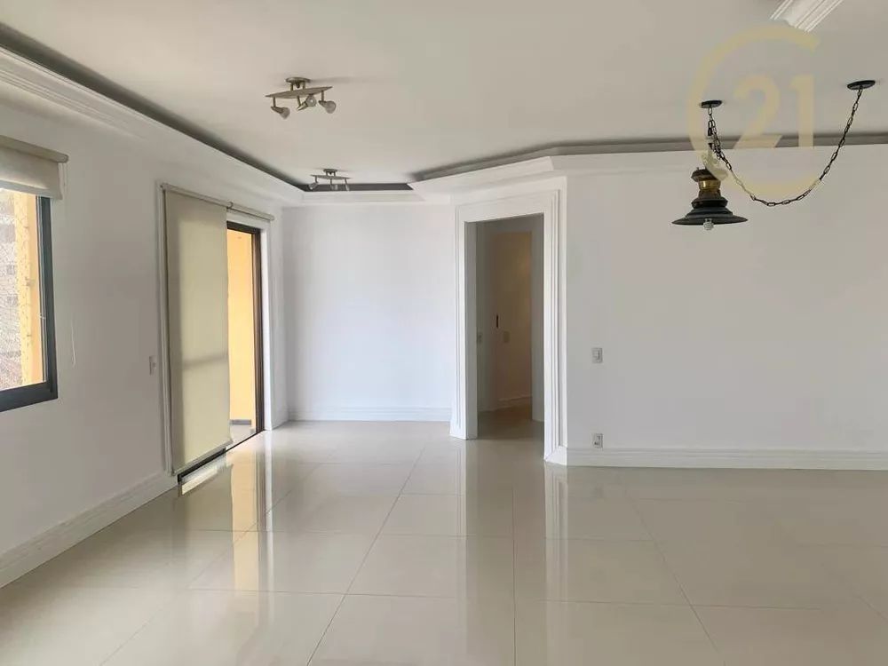 Apartamento à venda com 4 quartos, 198m² - Foto 2