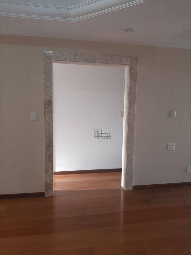 Apartamento à venda com 3 quartos, 181m² - Foto 4
