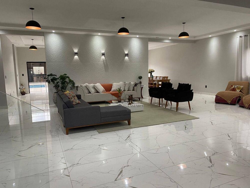Casa à venda com 6 quartos, 631m² - Foto 1