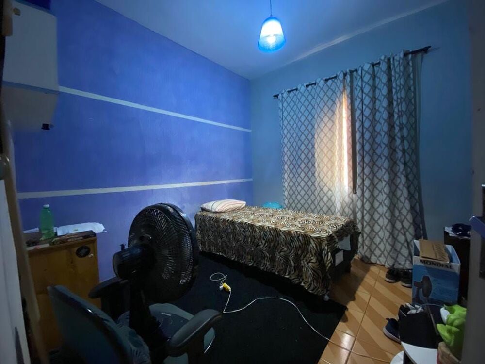 Casa à venda com 4 quartos, 222m² - Foto 2