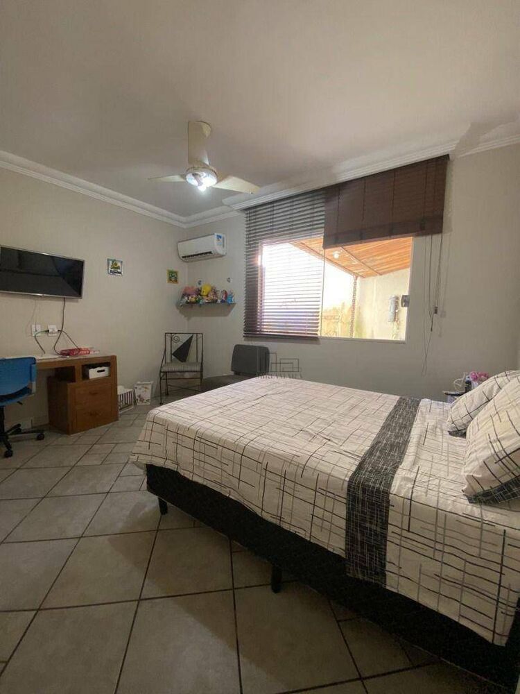 Casa à venda com 3 quartos, 264m² - Foto 6