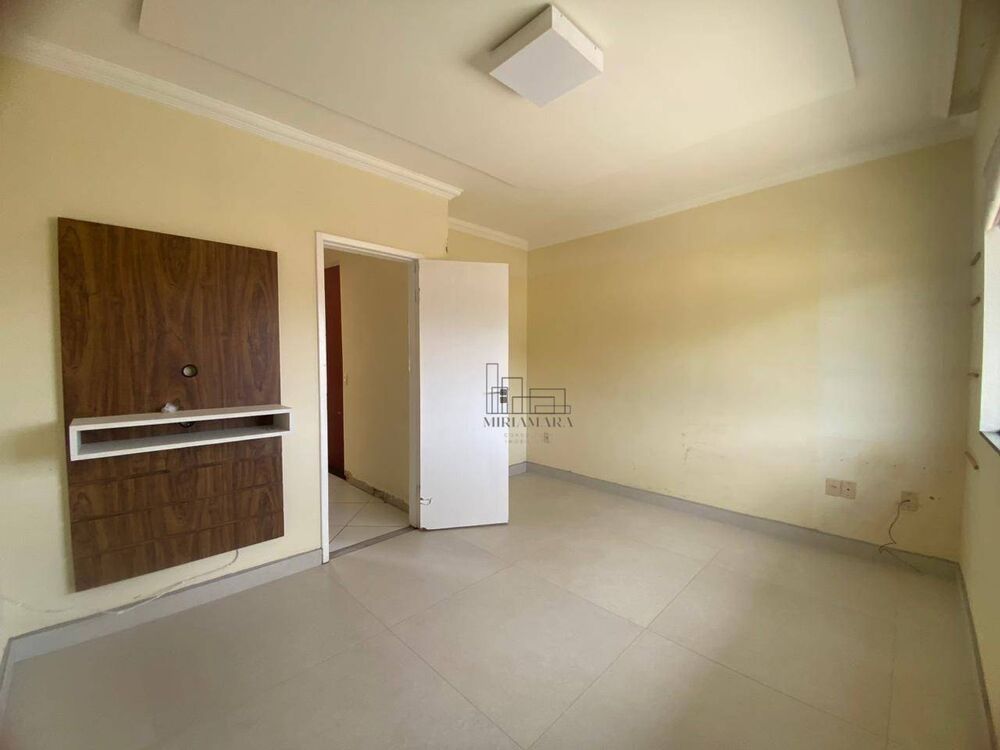 Casa à venda com 2 quartos, 72m² - Foto 1