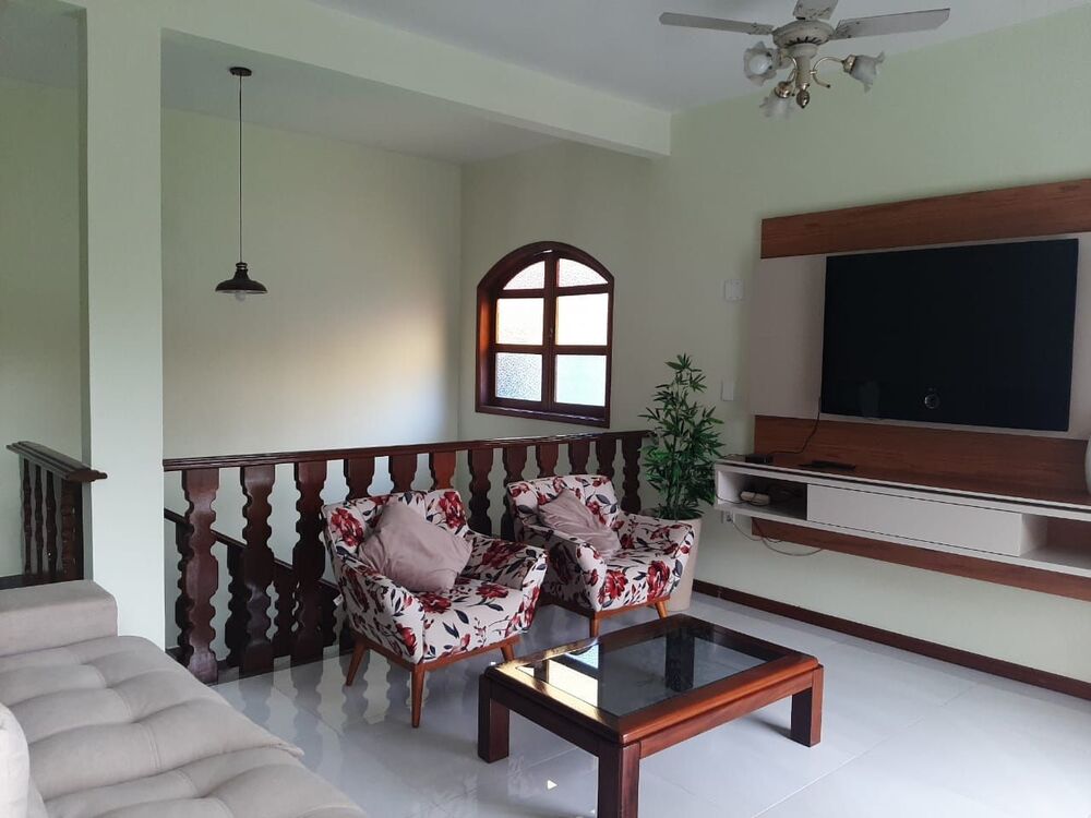 Casa à venda com 4 quartos, 317m² - Foto 1