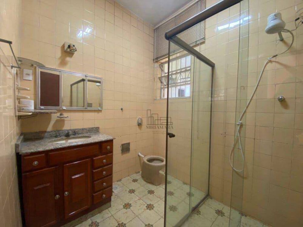 Casa à venda com 6 quartos, 248m² - Foto 7