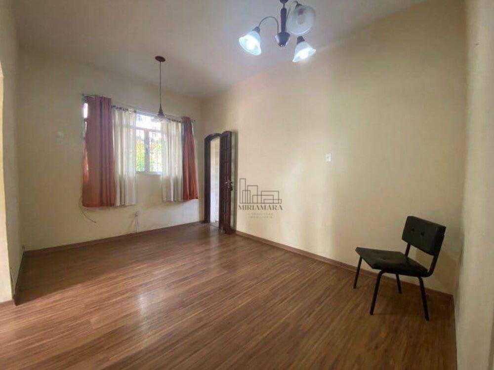 Casa à venda com 6 quartos, 248m² - Foto 3