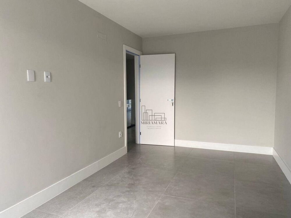 Casa à venda com 3 quartos, 205M2 - Foto 2