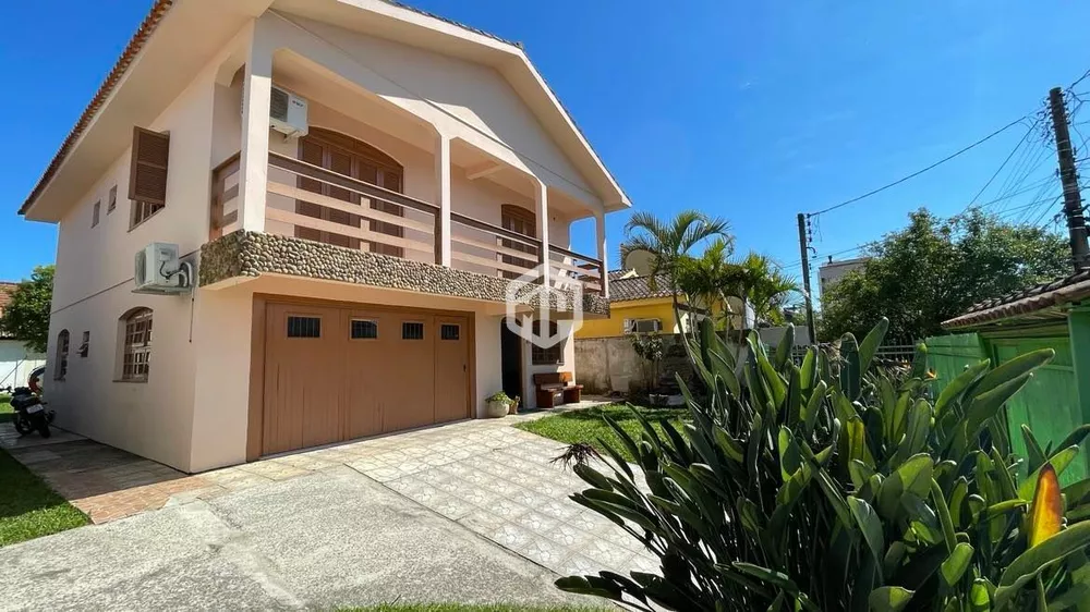 Casa à venda com 4 quartos, 198m² - Foto 2