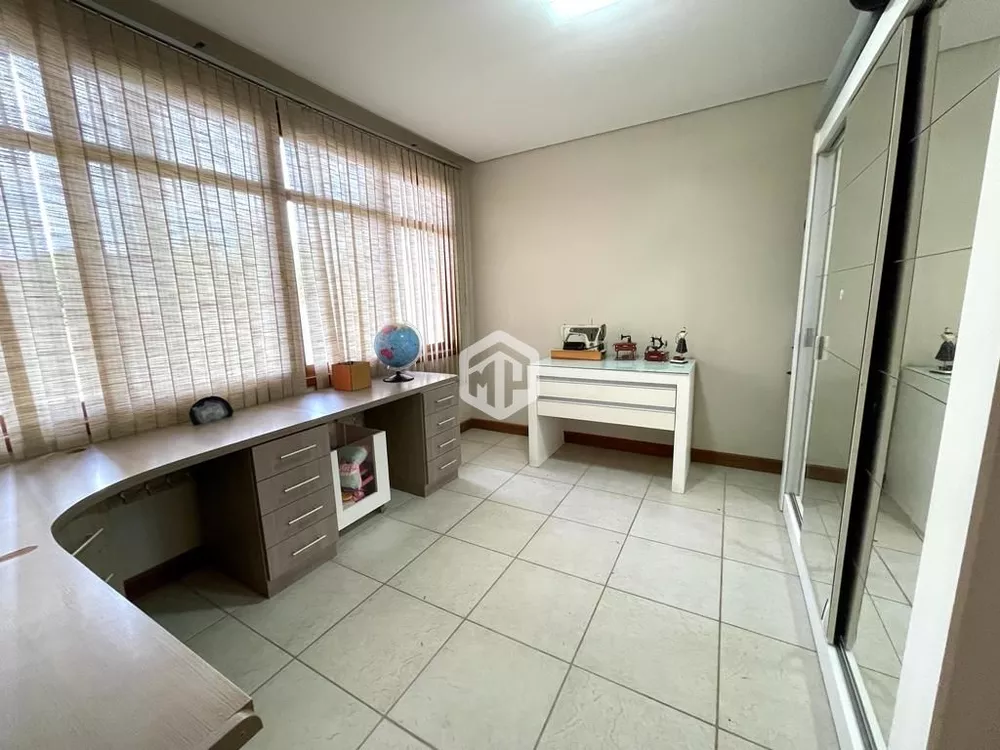 Casa à venda com 4 quartos, 339m² - Foto 14