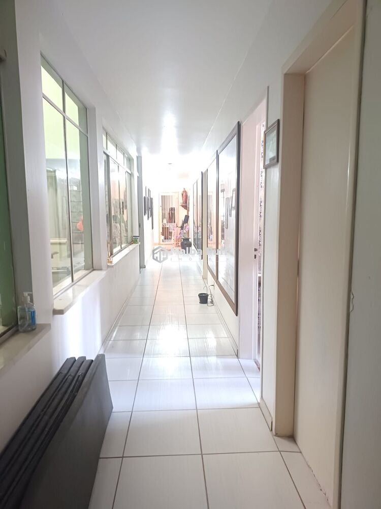 Casa à venda com 6 quartos, 400m² - Foto 14
