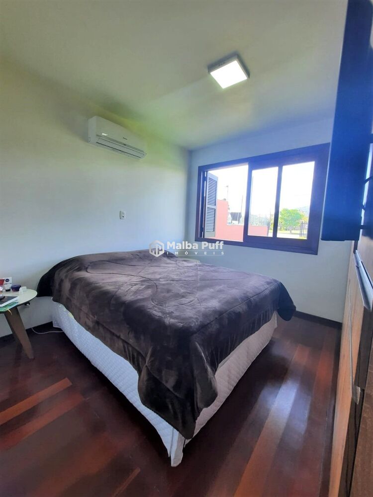 Casa, 4 quartos, 220 m² - Foto 1