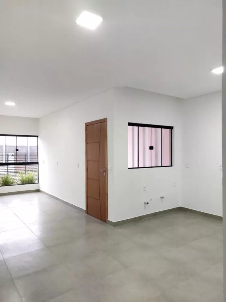 Casa à venda com 3 quartos, 100m² - Foto 3