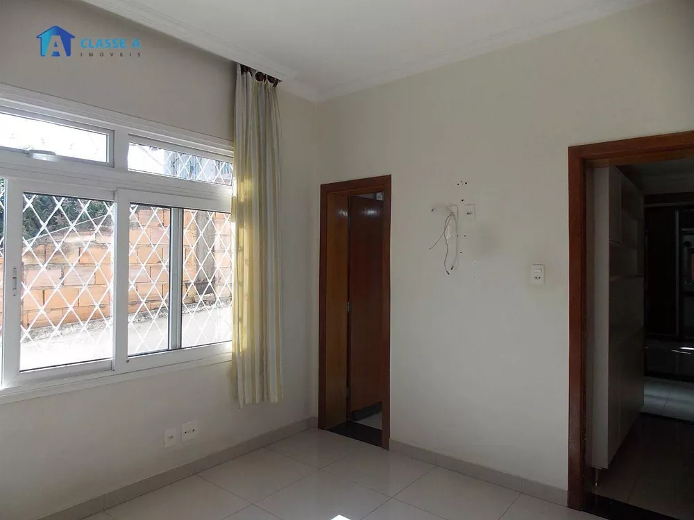 Casa à venda com 4 quartos, 310m² - Foto 1