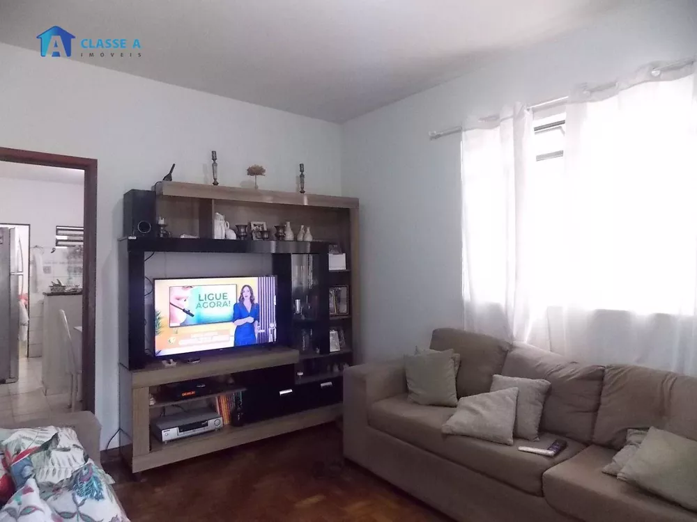 Casa à venda com 3 quartos, 160m² - Foto 1