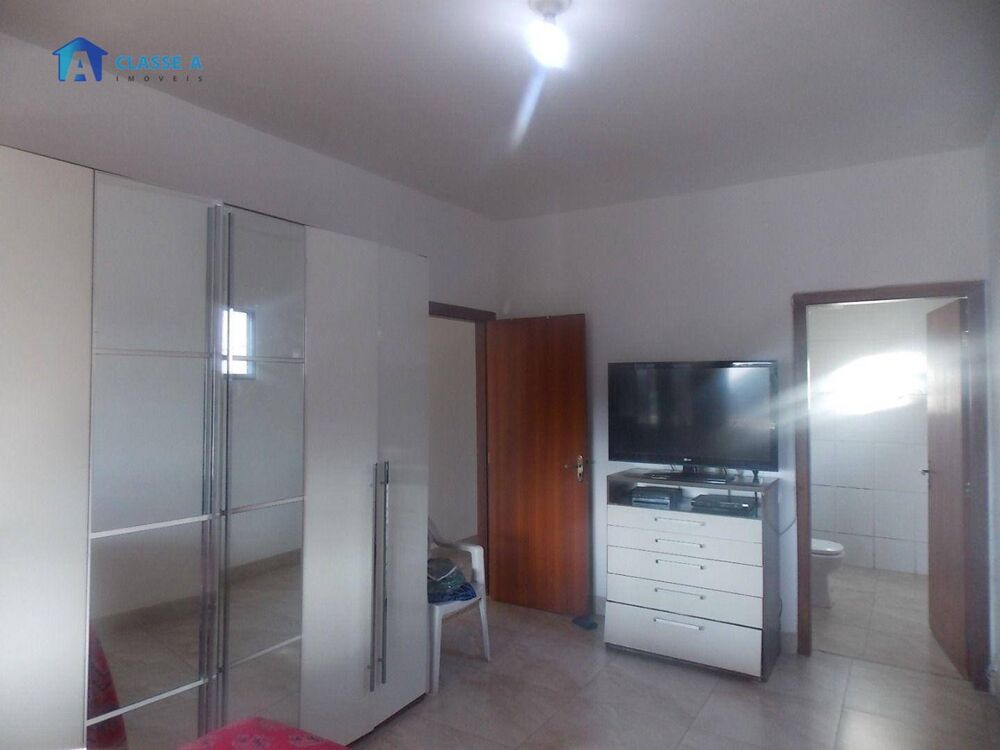 Casa, 4 quartos, 228 m² - Foto 2