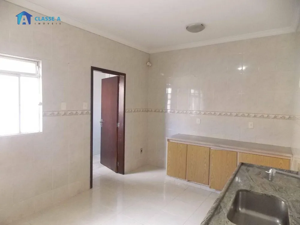 Casa, 3 quartos, 215 m² - Foto 2