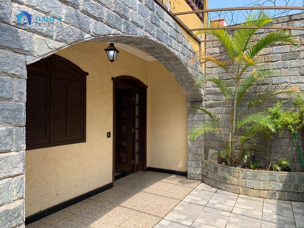 Casa à venda com 4 quartos, 200m² - Foto 14