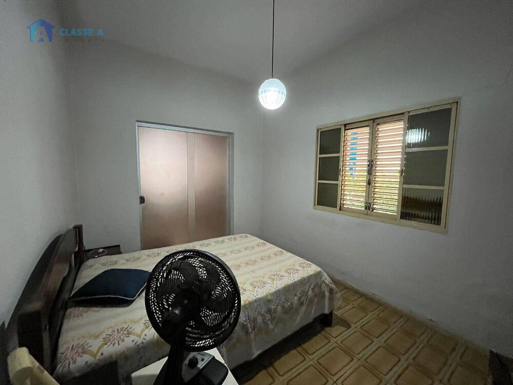 Casa, 4 quartos, 227 m² - Foto 1