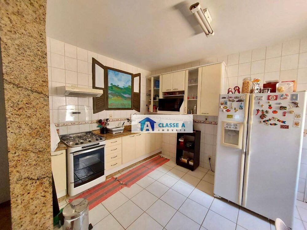 Casa à venda com 4 quartos, 220m² - Foto 4