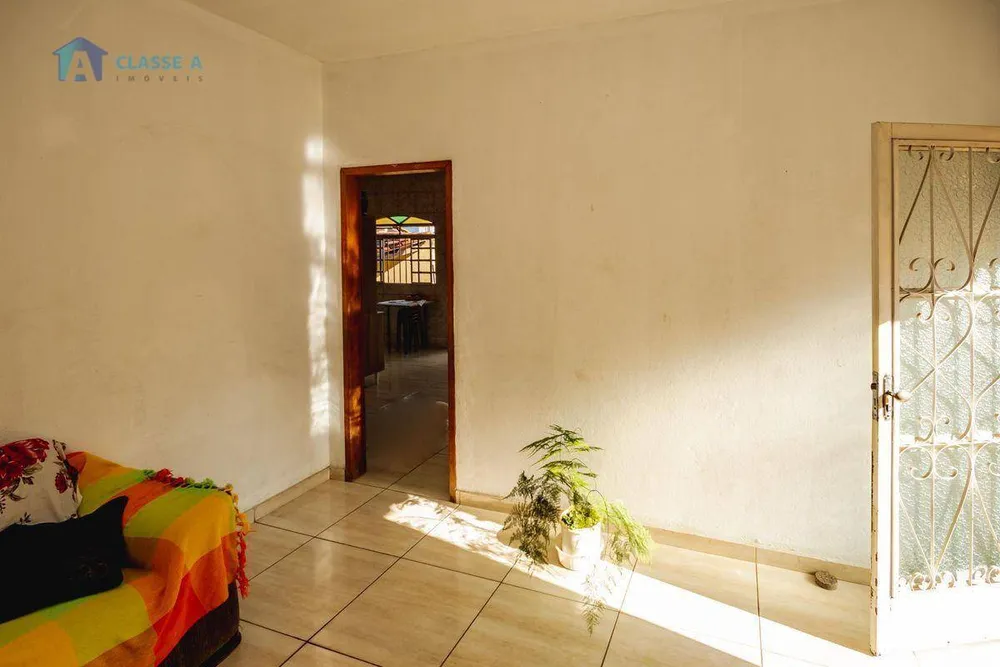 Casa, 4 quartos, 228 m² - Foto 2