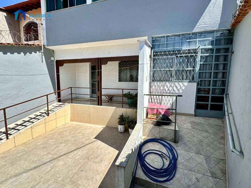 Casa, 5 quartos, 165 m² - Foto 1