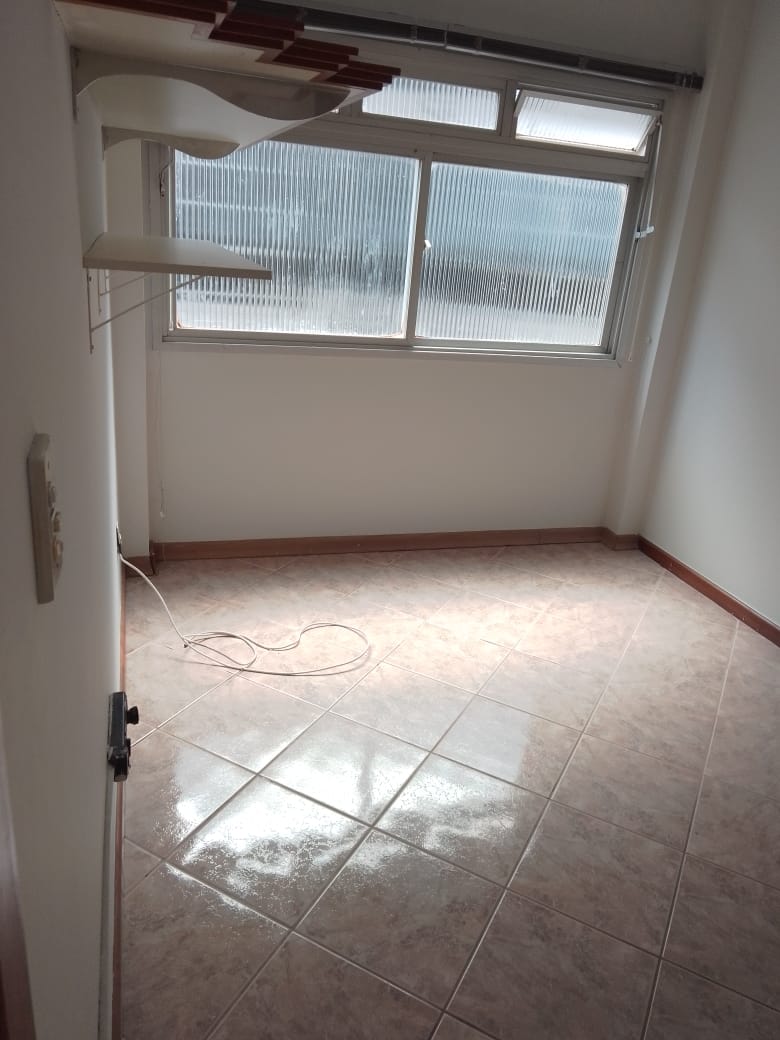 Apartamento à venda com 3 quartos, 90m² - Foto 2