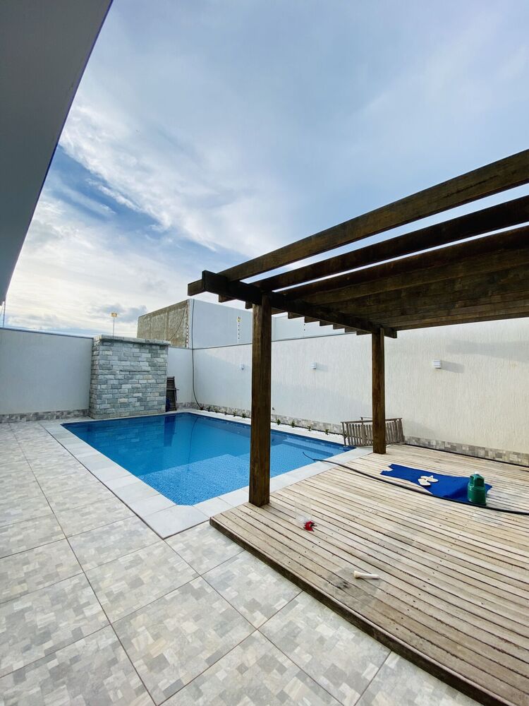 Casa à venda com 3 quartos, 216m² - Foto 2
