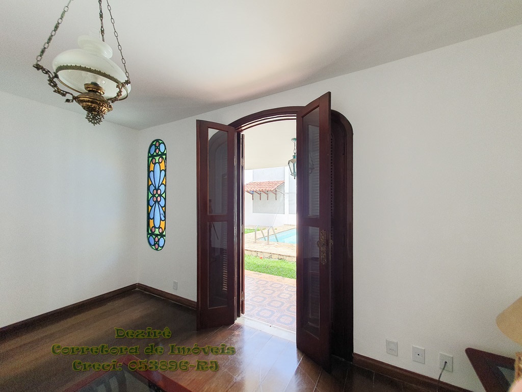 Casa à venda com 5 quartos, 300m² - Foto 17