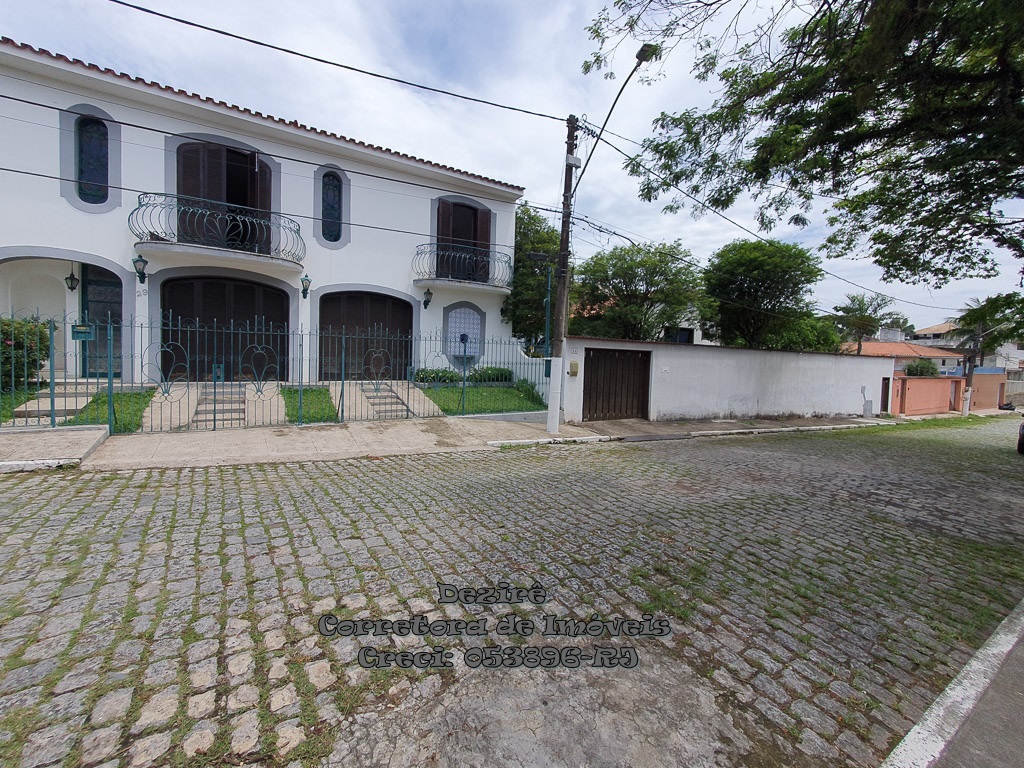 Casa à venda com 5 quartos, 300m² - Foto 1