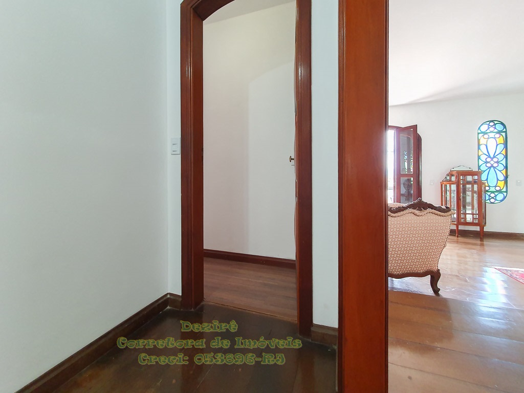 Casa à venda com 5 quartos, 300m² - Foto 5