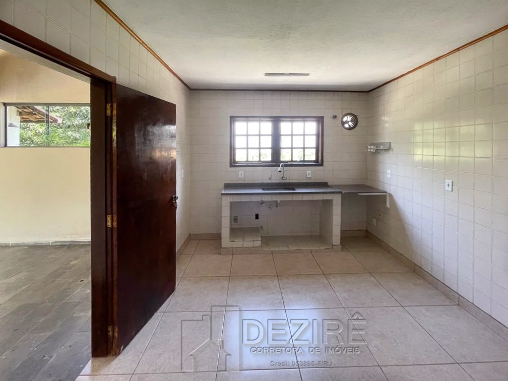 Casa de Condomínio para alugar com 3 quartos, 234m² - Foto 12