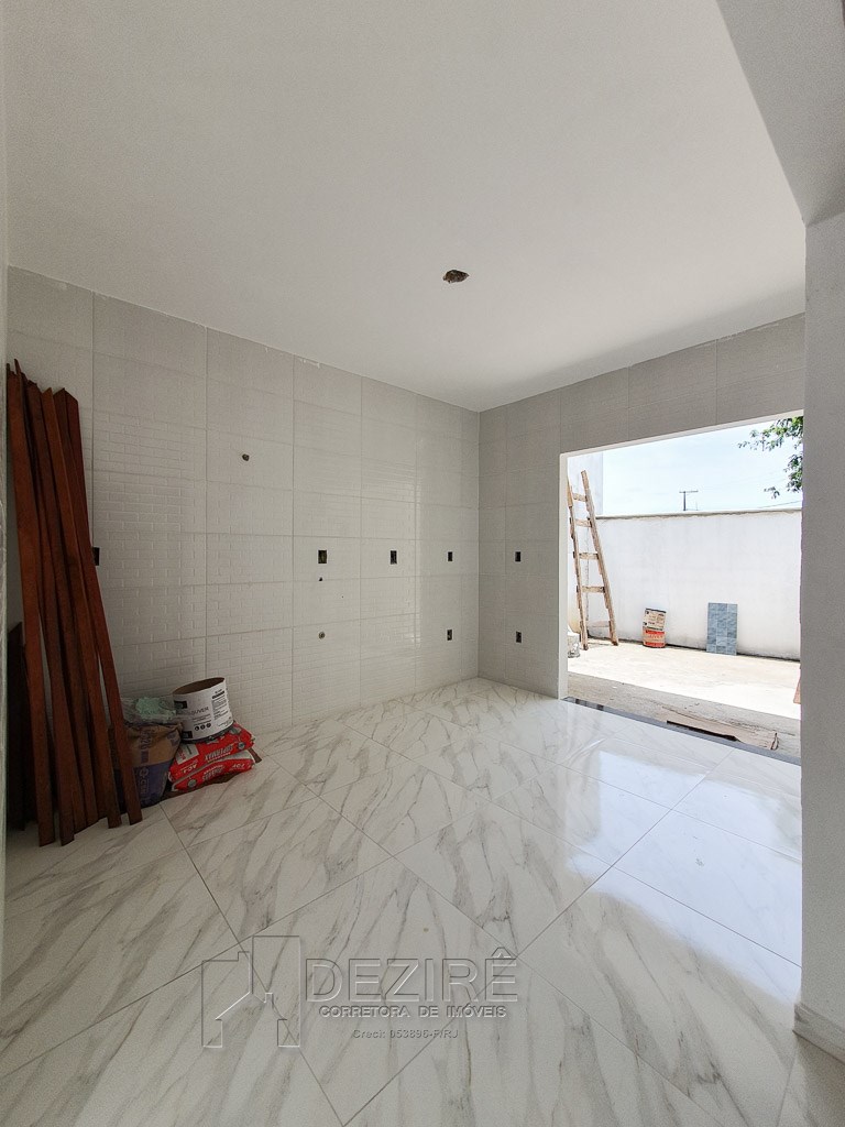 Casa à venda com 2 quartos, 70m² - Foto 2