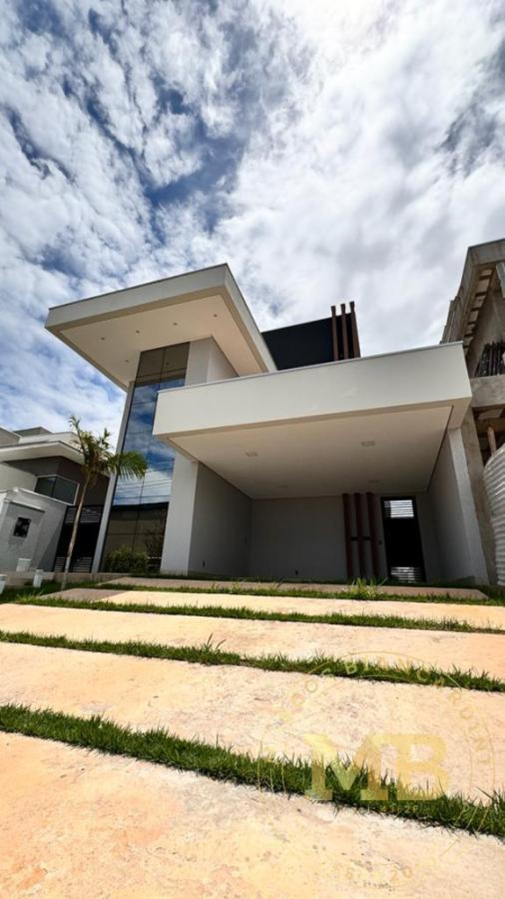 Casa de Condomínio à venda com 4 quartos, 222m² - Foto 1