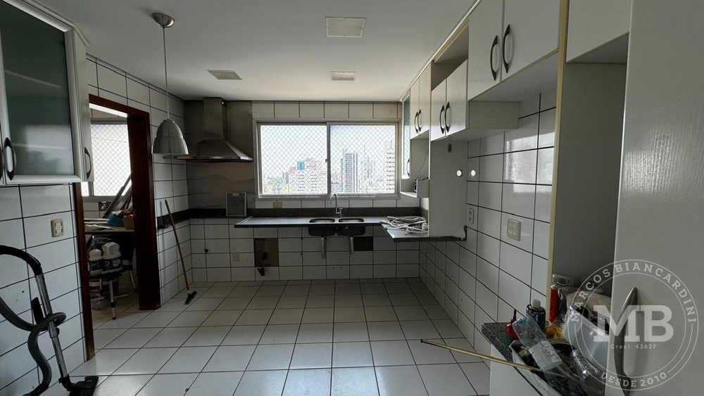 Apartamento à venda com 3 quartos, 181m² - Foto 6