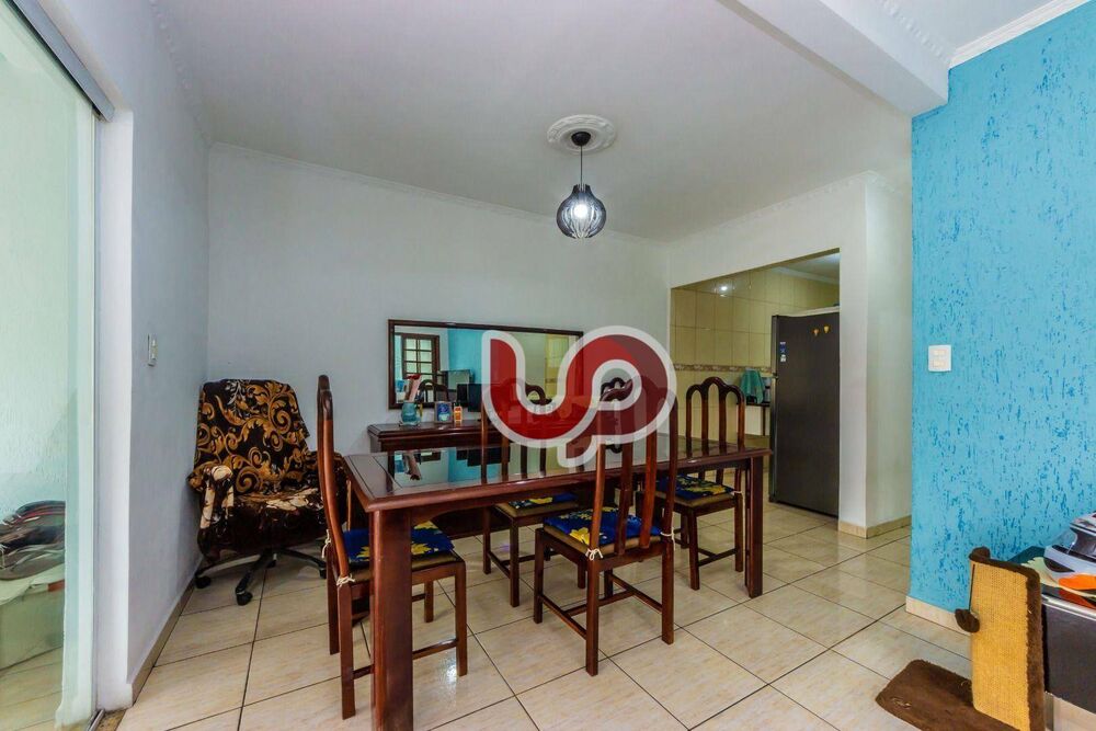 Casa à venda com 3 quartos, 132m² - Foto 1