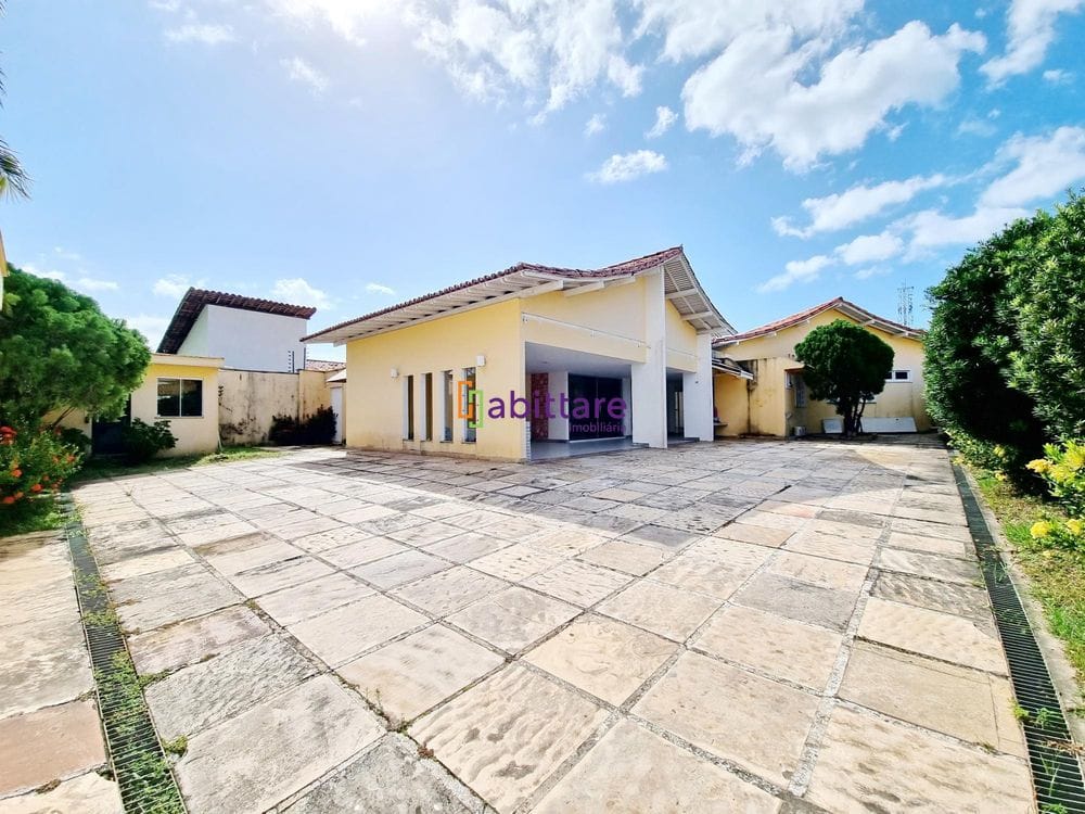 Casa à venda com 6 quartos, 664m² - Foto 1