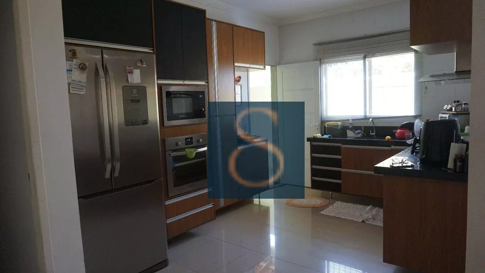 Casa à venda com 4 quartos, 170m² - Foto 1