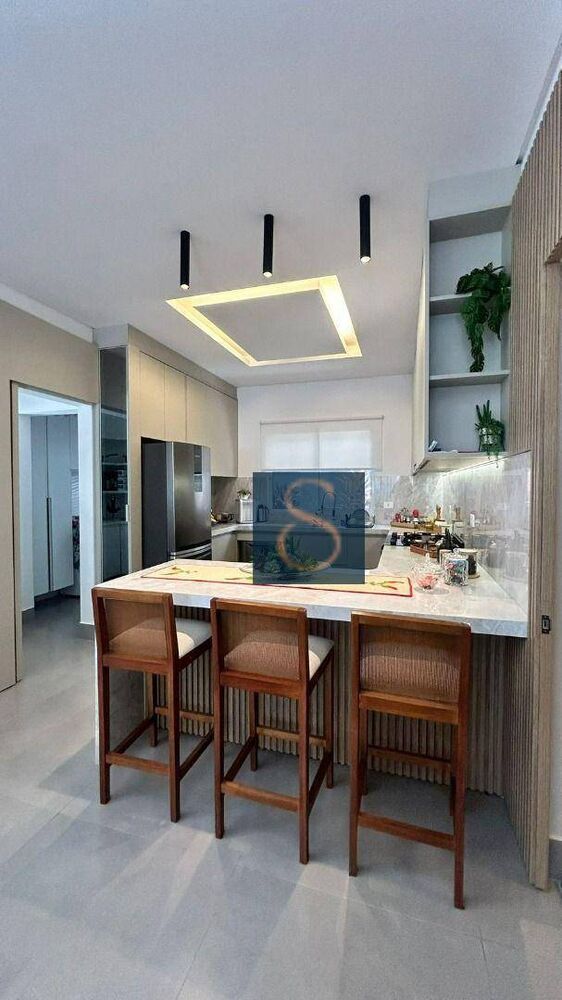 Casa de Condomínio à venda e aluguel com 3 quartos, 220m² - Foto 1