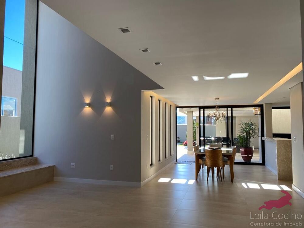 Casa de Condomínio à venda com 4 quartos, 330m² - Foto 2