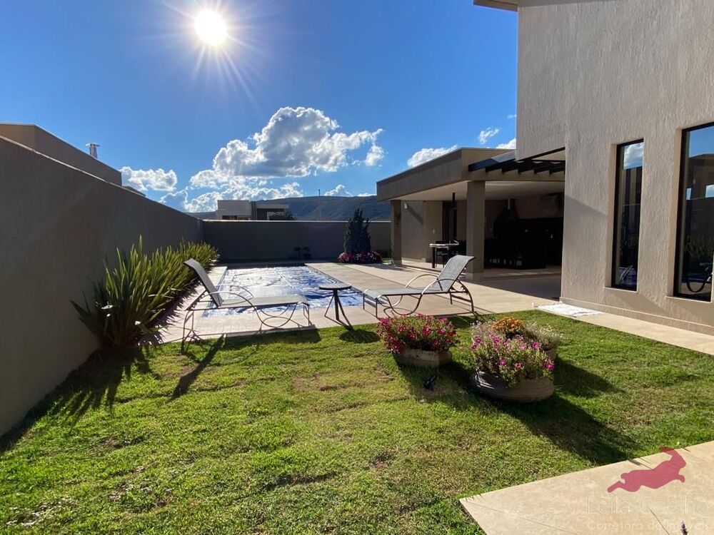 Casa de Condomínio à venda com 4 quartos, 330m² - Foto 3