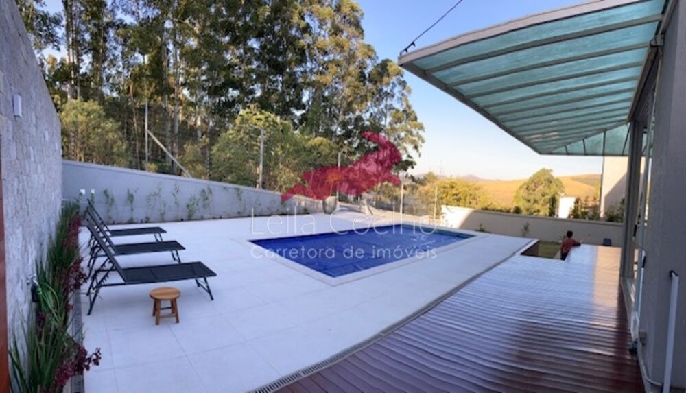 Casa de Condomínio à venda com 4 quartos, 244m² - Foto 1