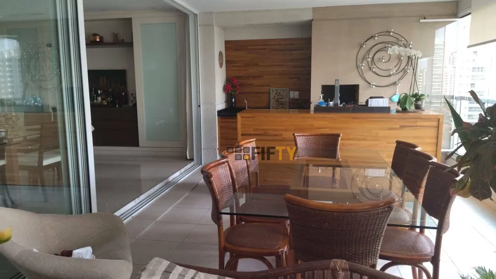 Apartamento, 3 quartos, 222 m² - Foto 1