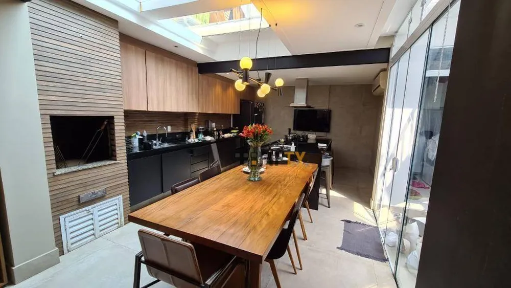 Casa, 3 quartos, 200 m² - Foto 1