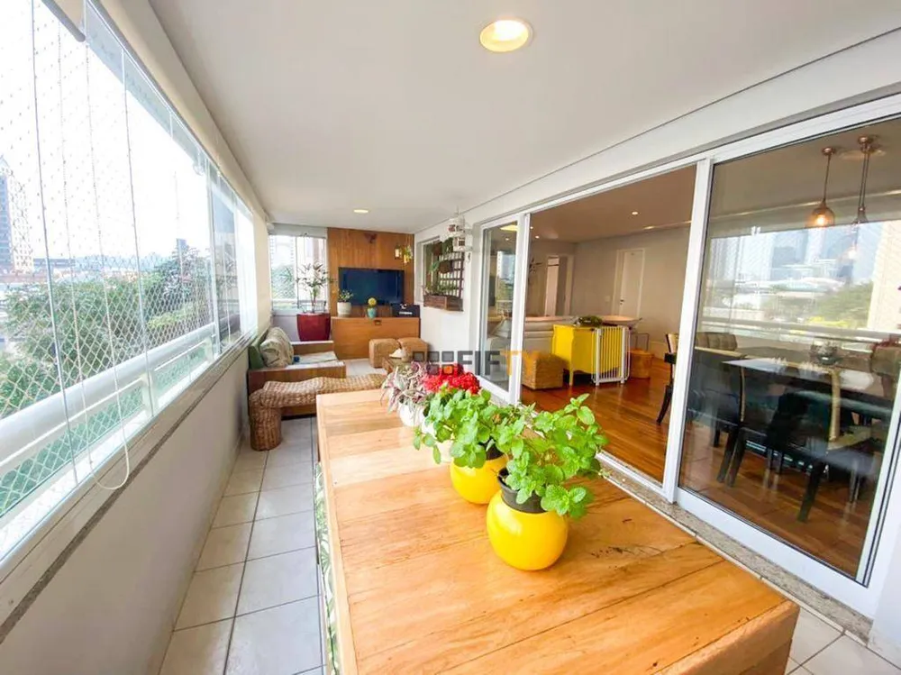 Apartamento, 3 quartos, 147 m² - Foto 1