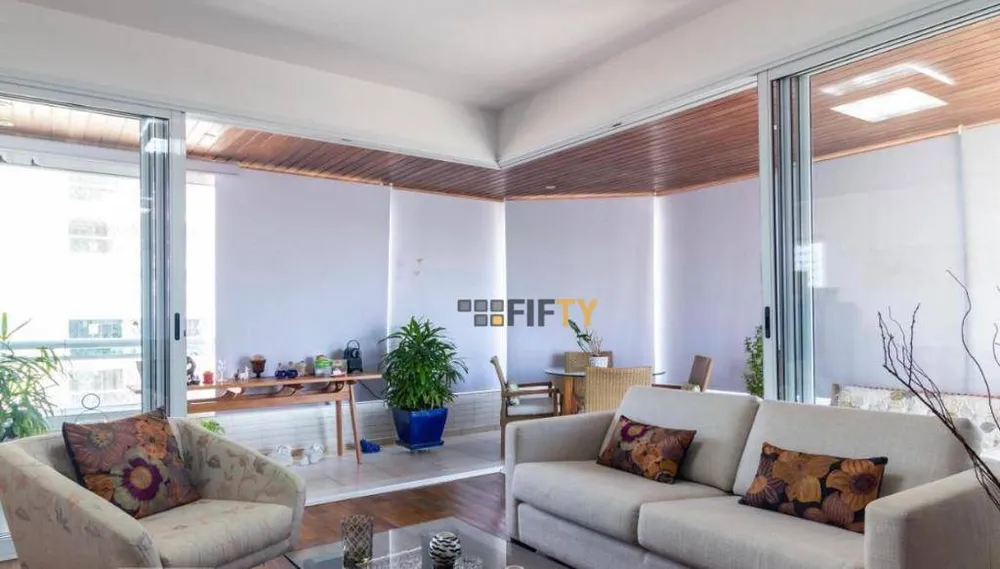 Apartamento, 3 quartos, 210 m² - Foto 1