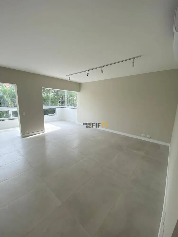 Apartamento, 3 quartos, 227 m² - Foto 2
