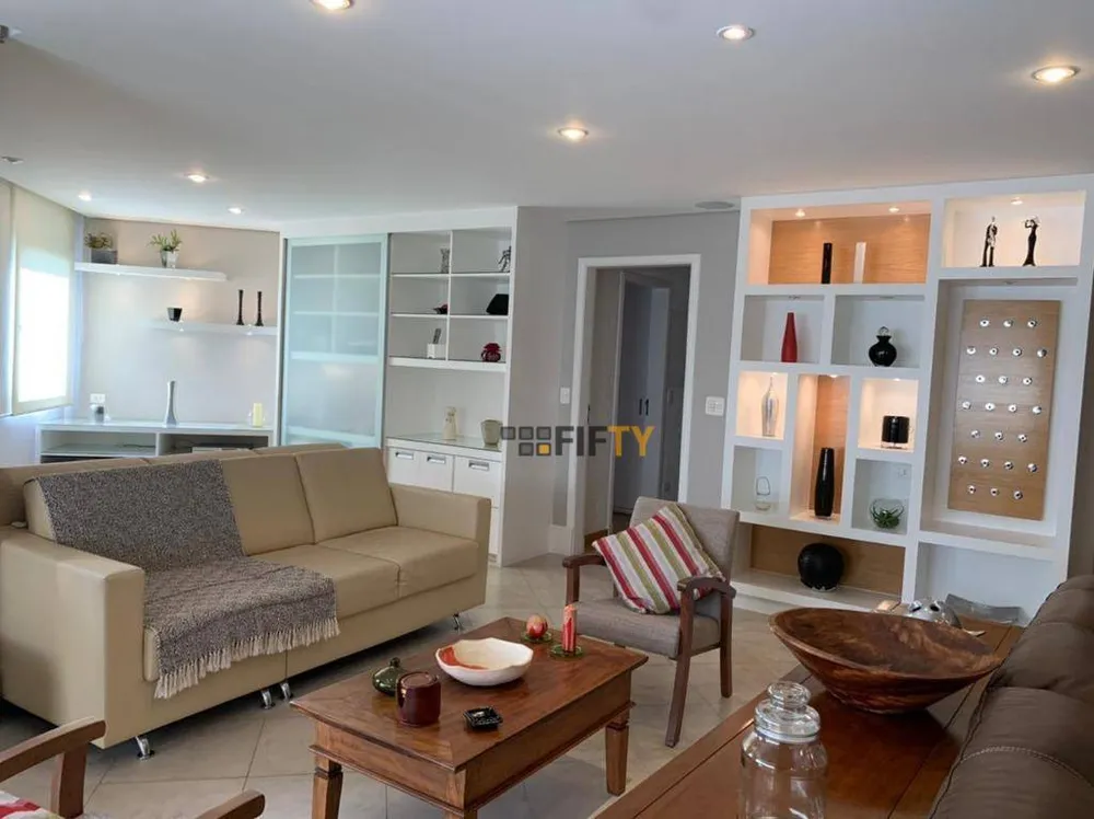 Apartamento, 3 quartos, 212 m² - Foto 1